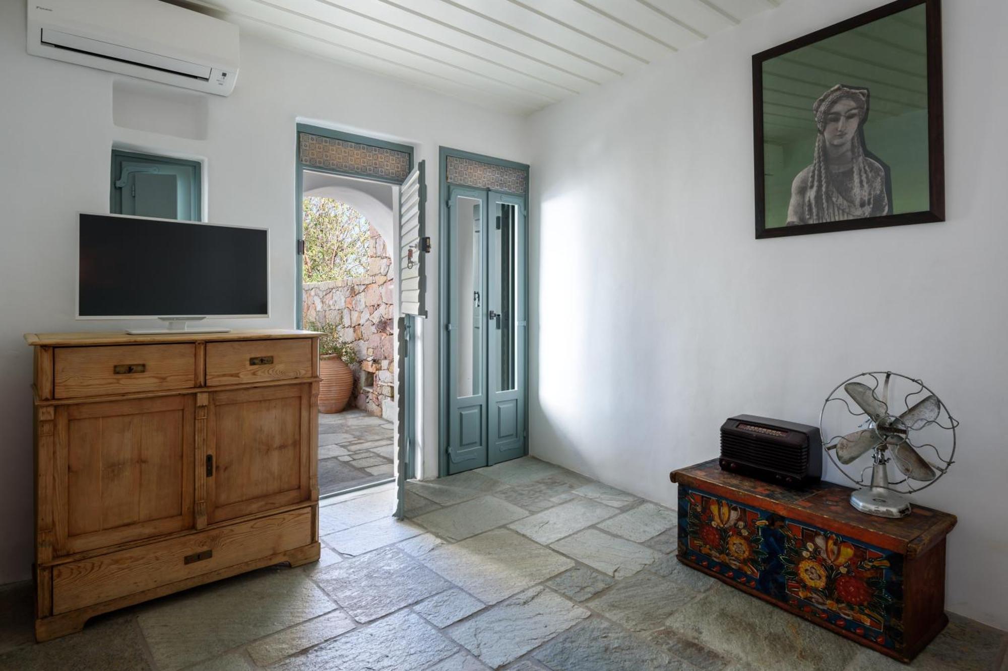 Mezzolovero Suites Kímolosz Kültér fotó